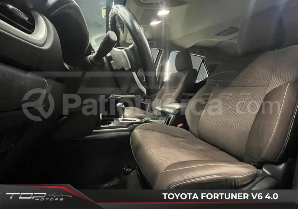 Foto 9 de Toyota Fortuner 4.0