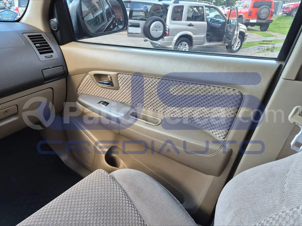 Foto 15 de Toyota AWT FORTUNER
