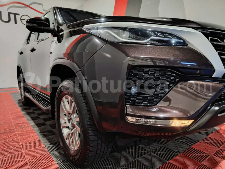 Foto 3 de Toyota New Fortuner