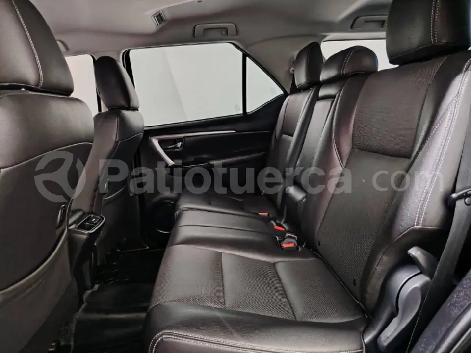 Foto 13 de Toyota New Fortuner