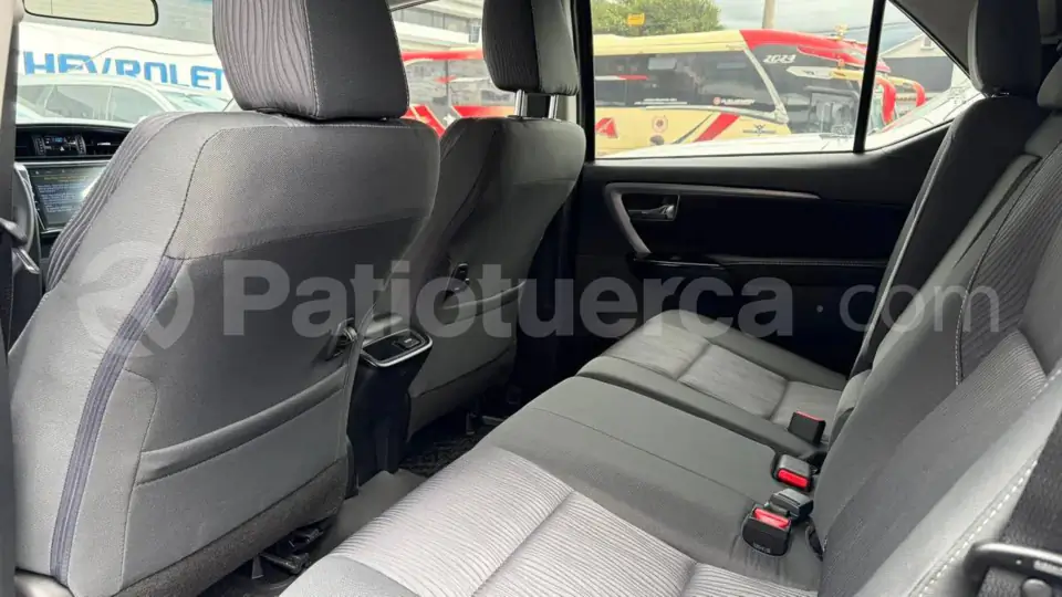 Foto 9 de Toyota Fortuner