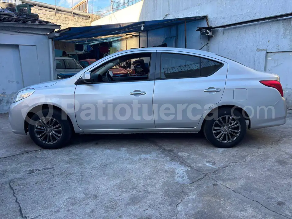 Foto 6 de Nissan Versa