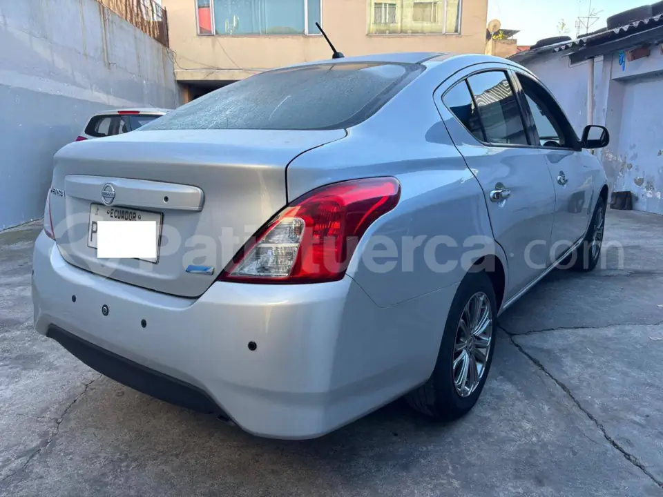 Foto 7 de Nissan Versa