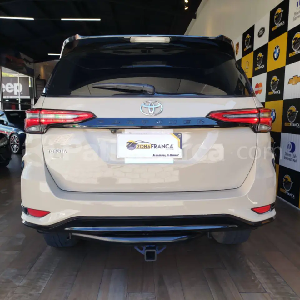 Foto 13 de Toyota Fortuner 2.7