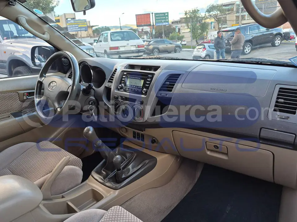 Foto 17 de Toyota Fortuner 2.7