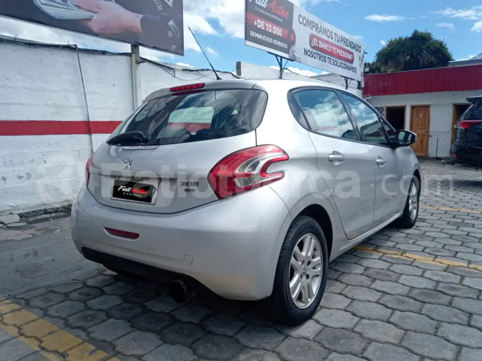 Foto 2 de Peugeot 208