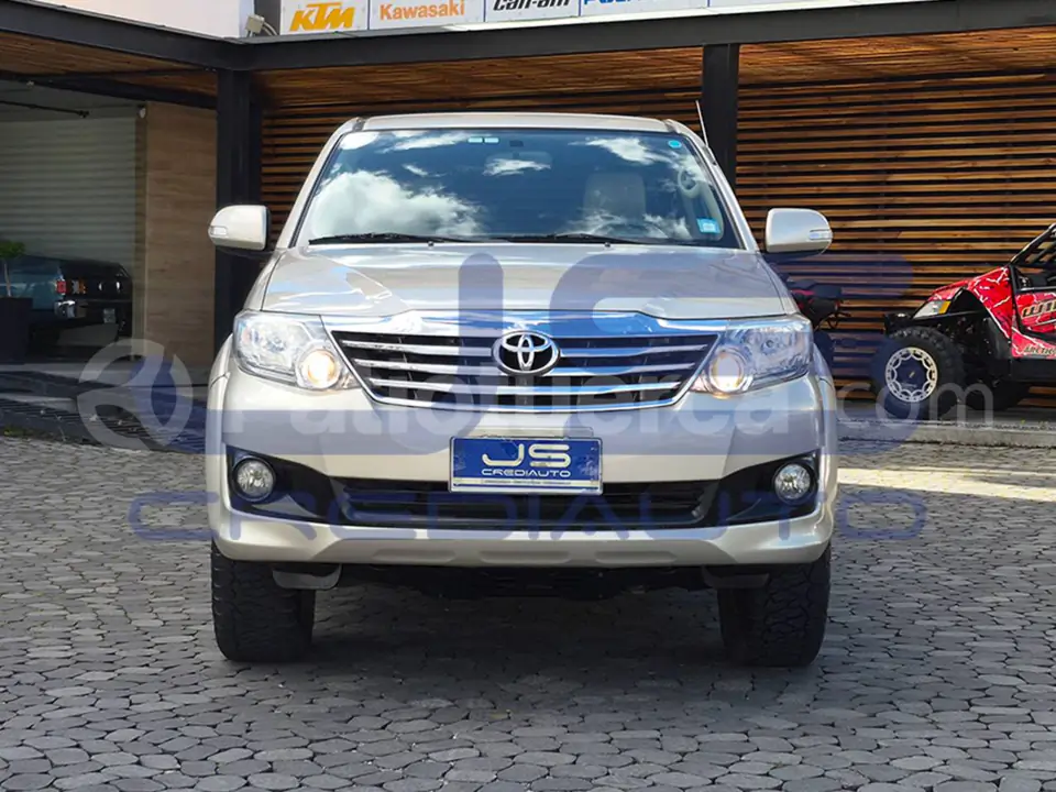 Foto 1 de Toyota Fortuner 2.7