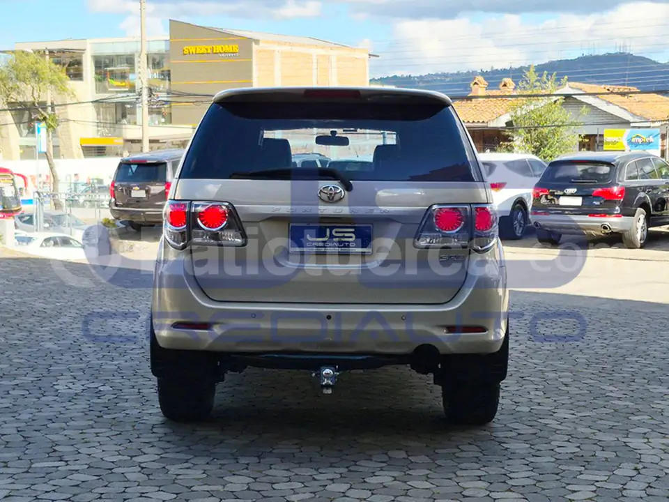 Foto 4 de Toyota Fortuner 2.7