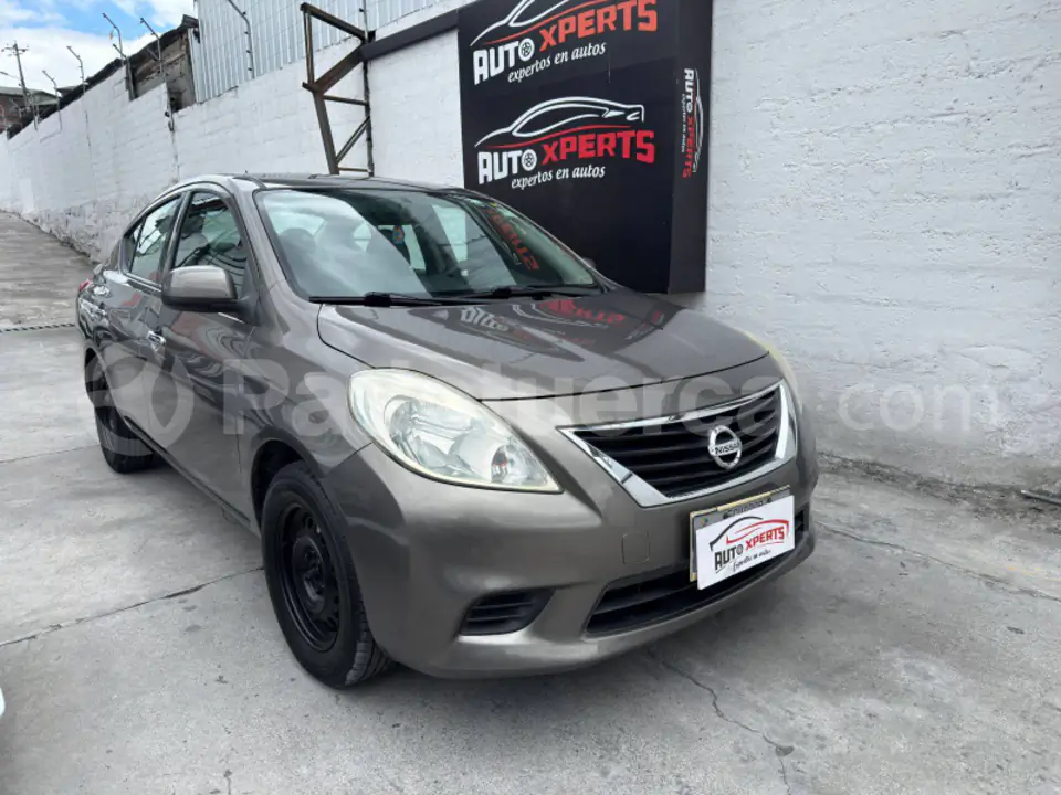 Foto 2 de Nissan Versa