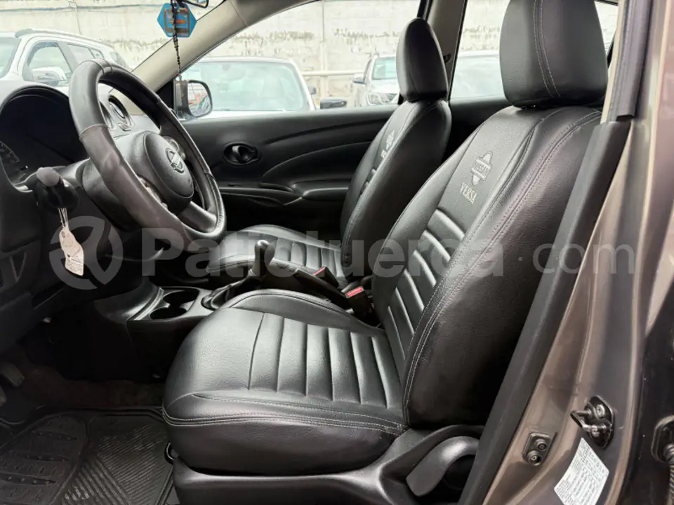 Foto 6 de Nissan Versa