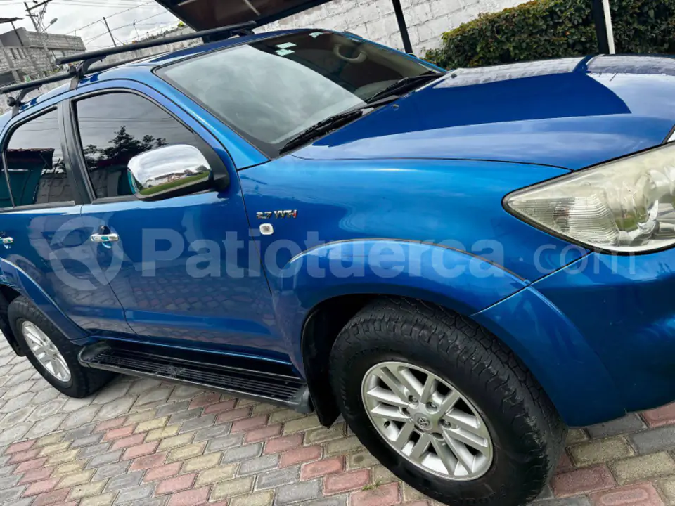 Foto 1 de Toyota Fortuner 2.7