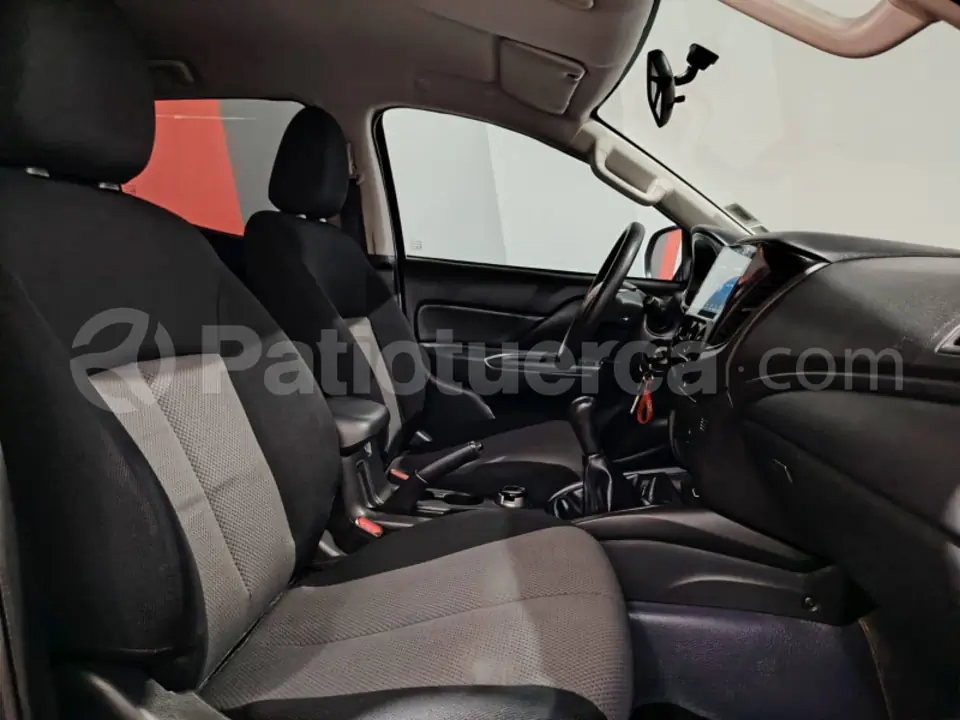 Foto 18 de Mitsubishi L200 HIRIDER