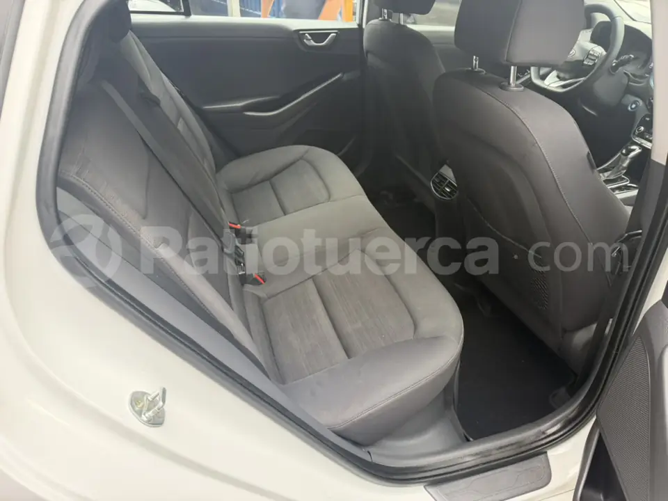 Foto 5 de Hyundai Ioniq Hybrid