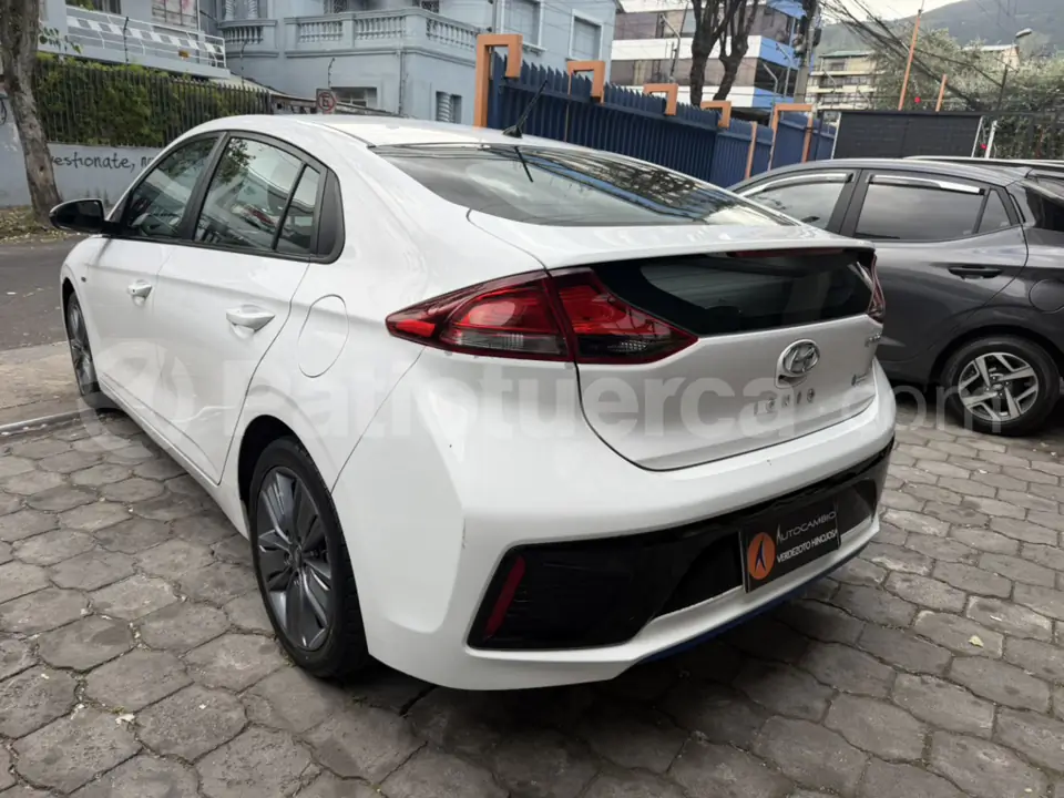Foto 8 de Hyundai Ioniq Hybrid