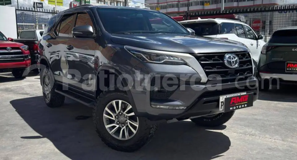 Foto 1 de Toyota New Fortuner
