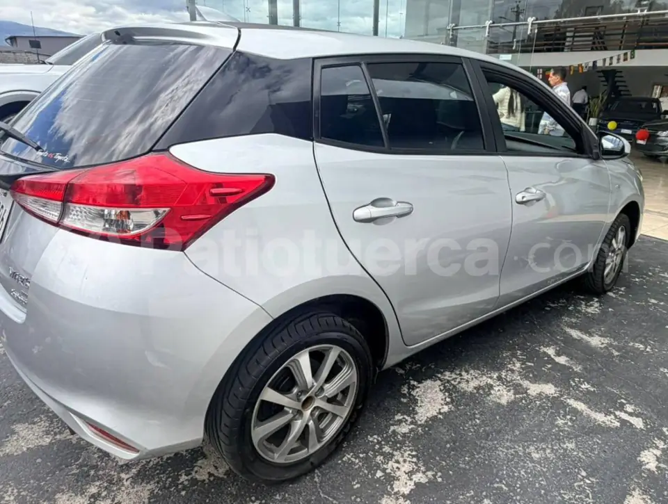 Foto 3 de Toyota Yaris HB