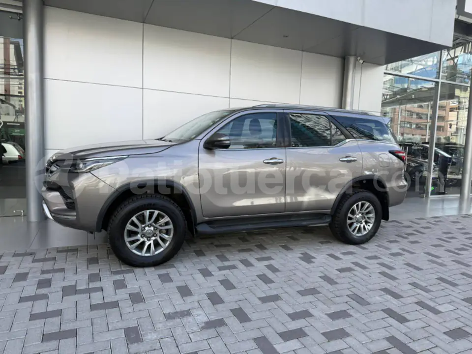 Foto 1 de Toyota New Fortuner