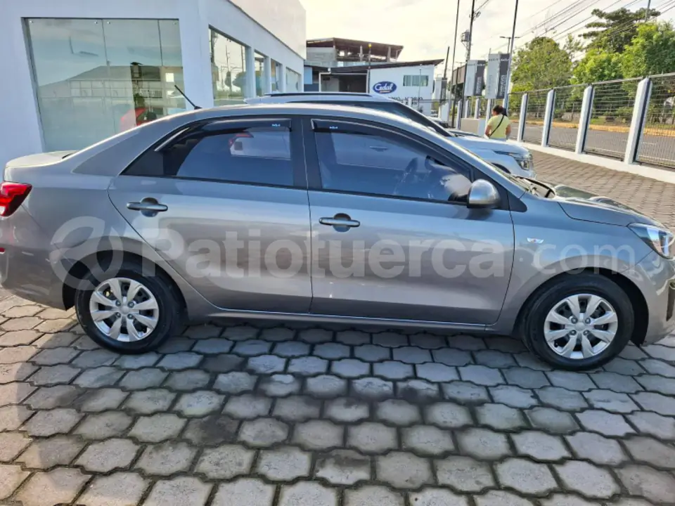 Foto 4 de Kia Soluto LX