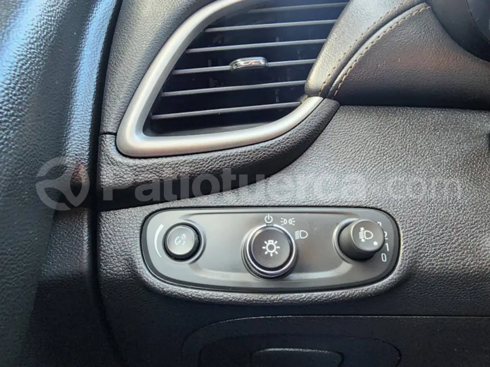 Foto 21 de Chevrolet Tracker LS