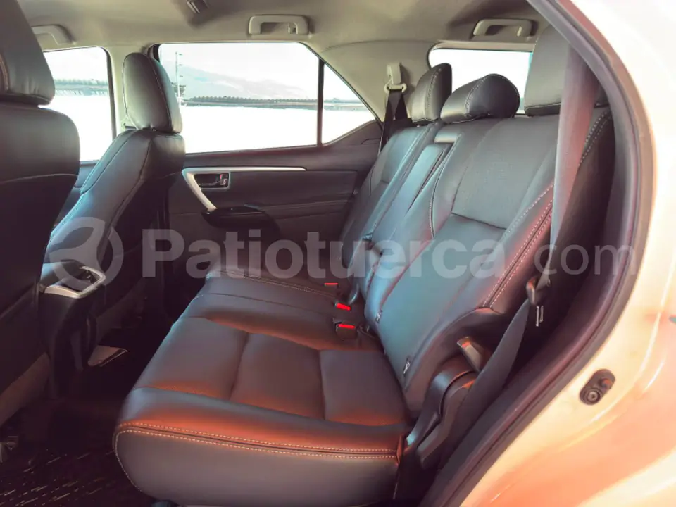 Foto 8 de Toyota Fortuner