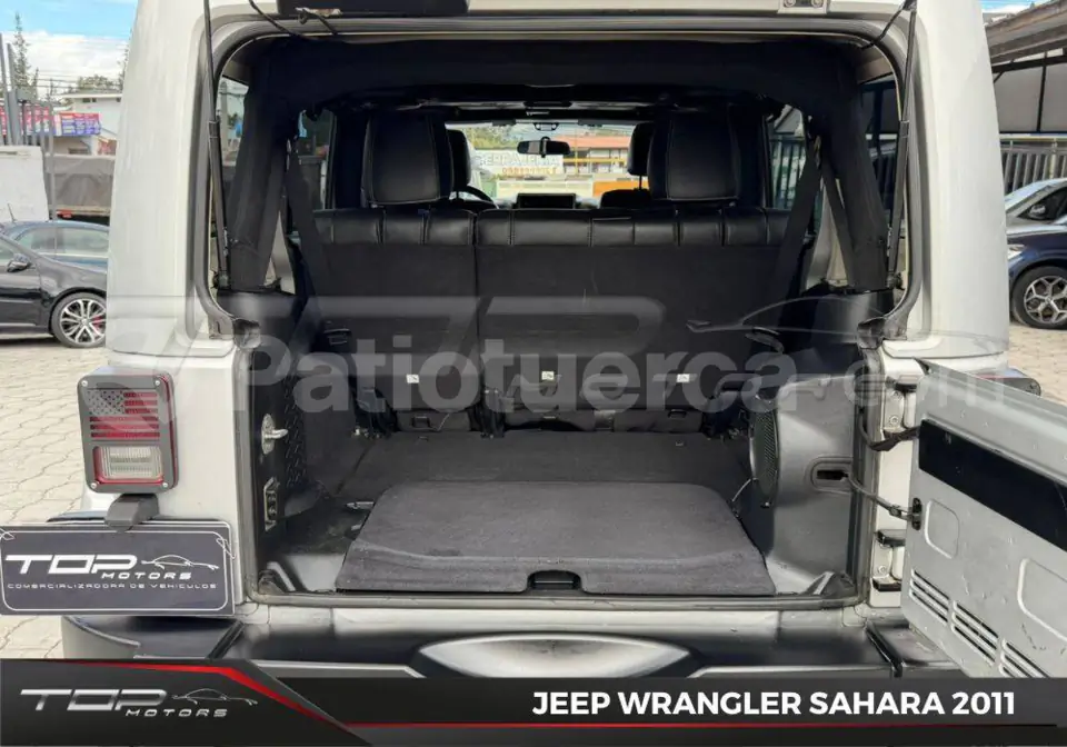 Foto 7 de Jeep Wrangler Sahara