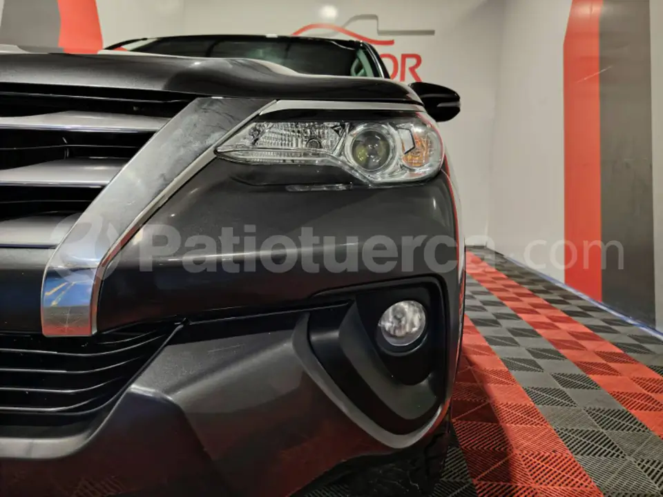 Foto 3 de Toyota New Fortuner