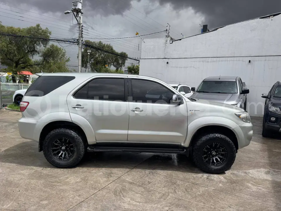 Foto 6 de Toyota AWT FORTUNER