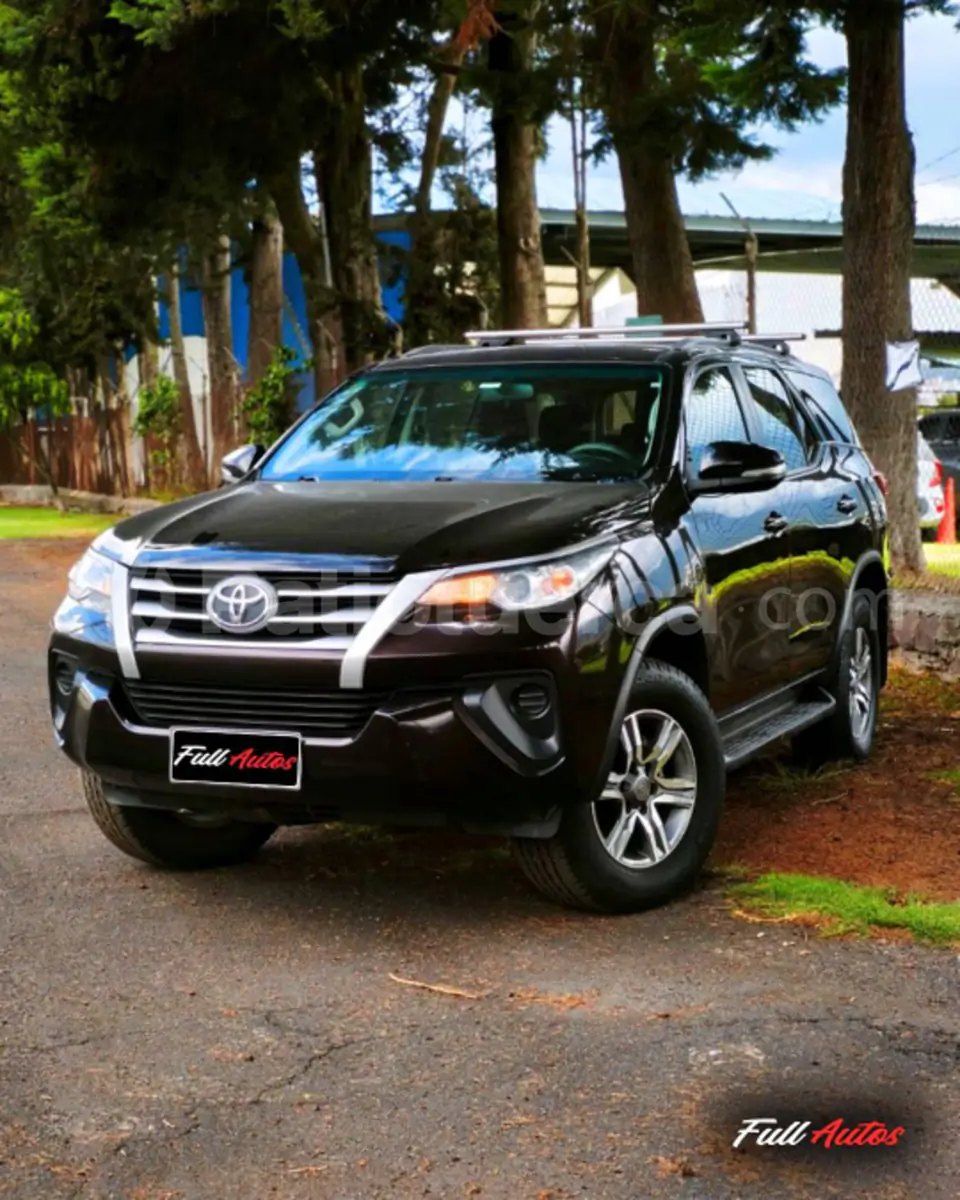Foto 2 de Toyota New Fortuner