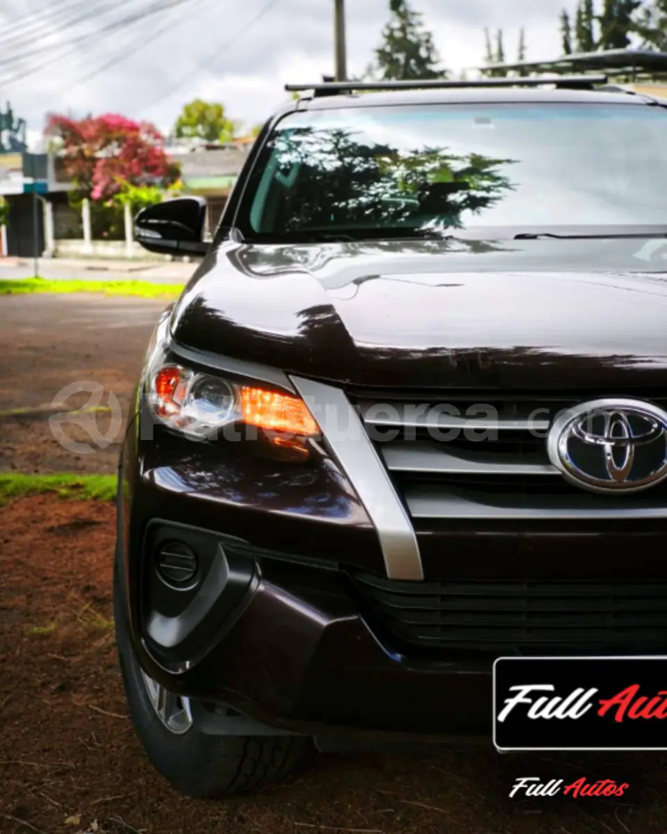 Foto 3 de Toyota New Fortuner