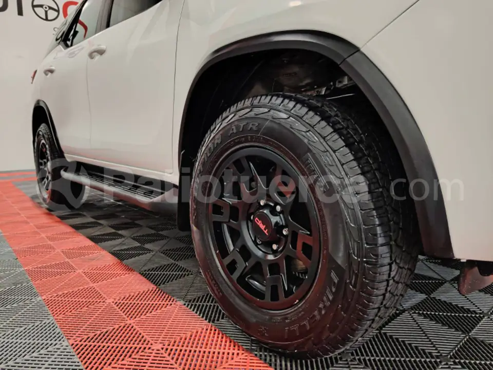 Foto 3 de Toyota New Fortuner