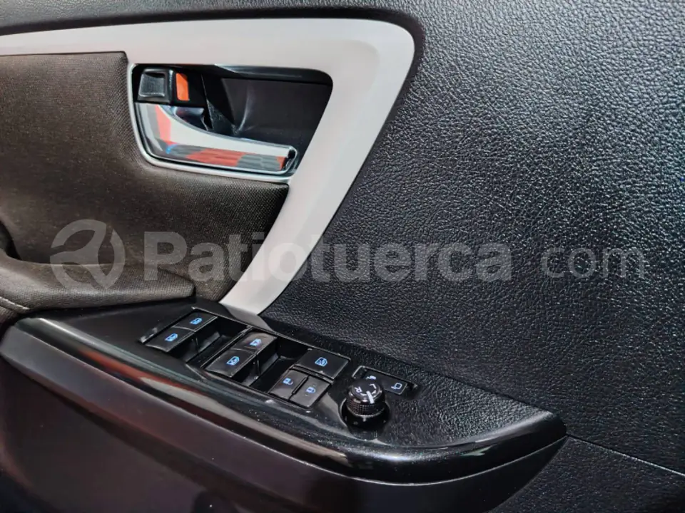 Foto 12 de Toyota New Fortuner