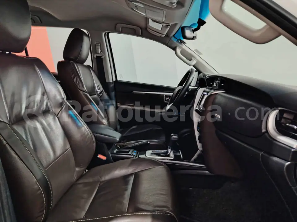 Foto 14 de Toyota New Fortuner