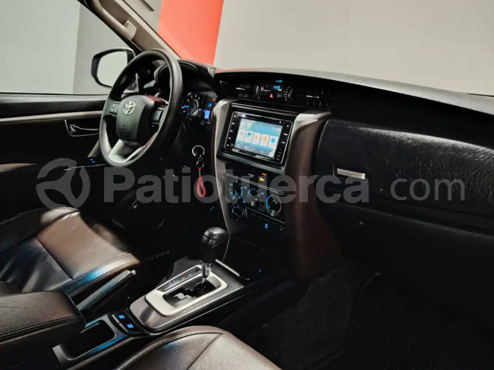 Foto 17 de Toyota New Fortuner