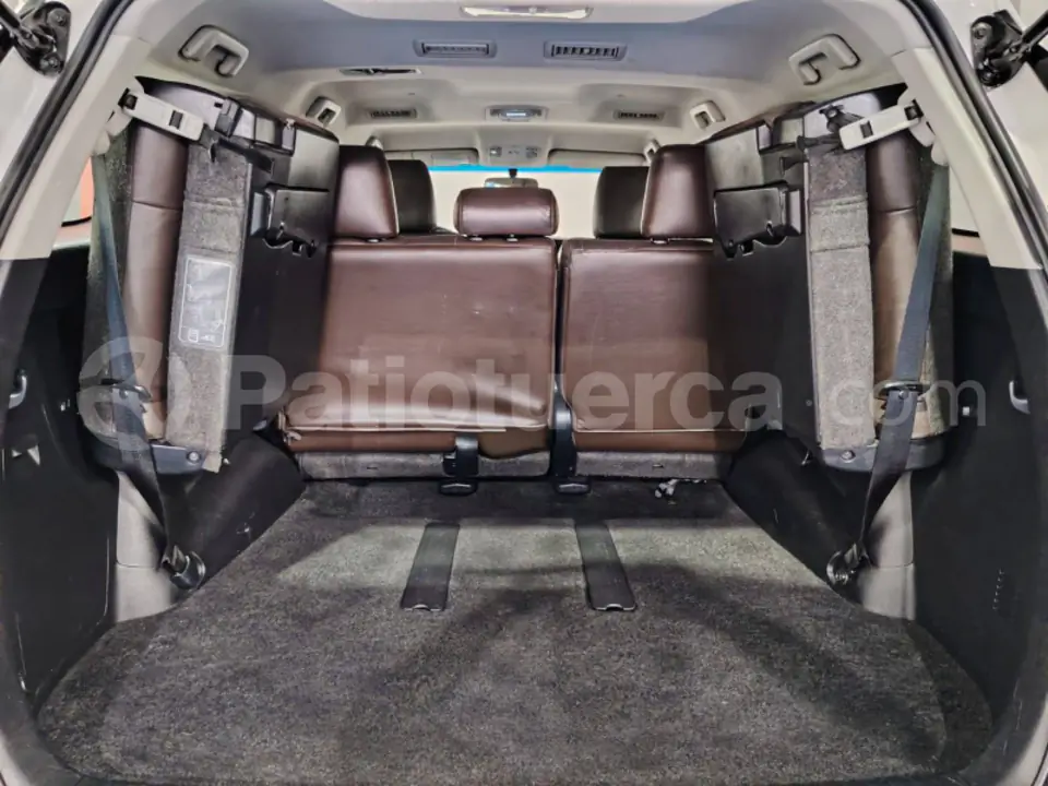 Foto 23 de Toyota New Fortuner