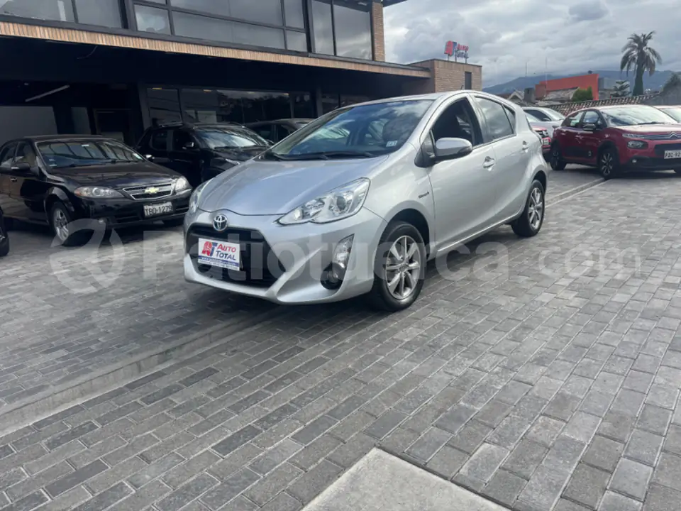 Foto 1 de Toyota Prius C Sport