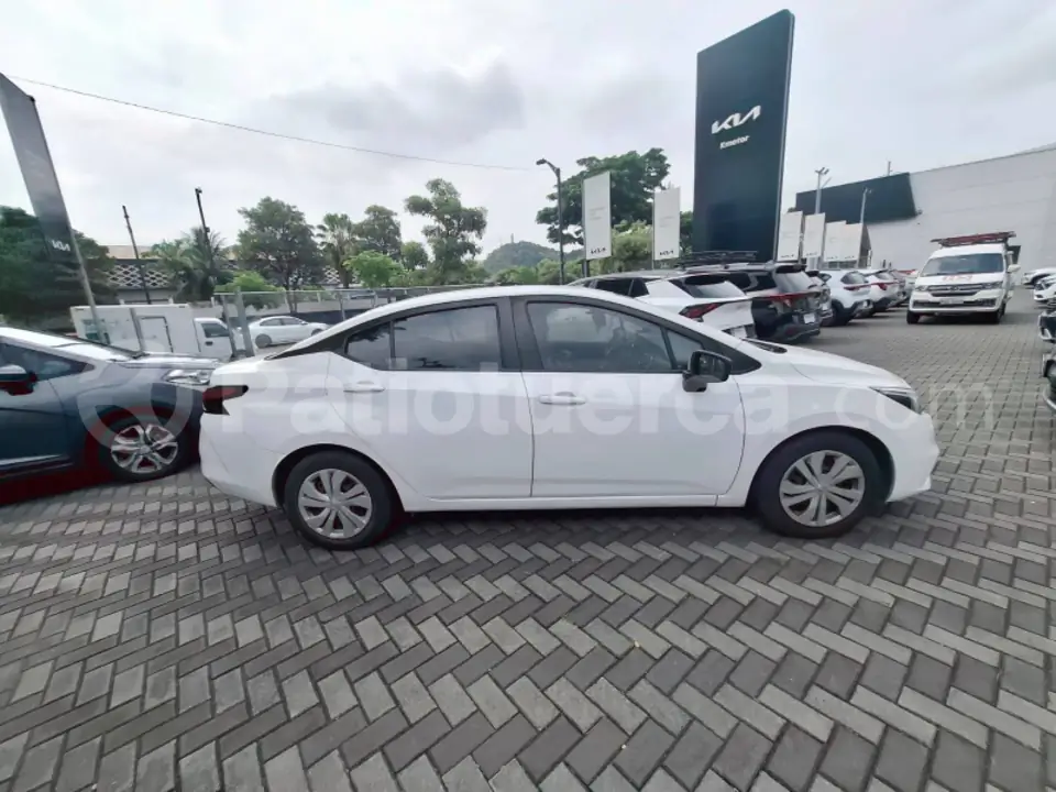 Foto 4 de Nissan Versa