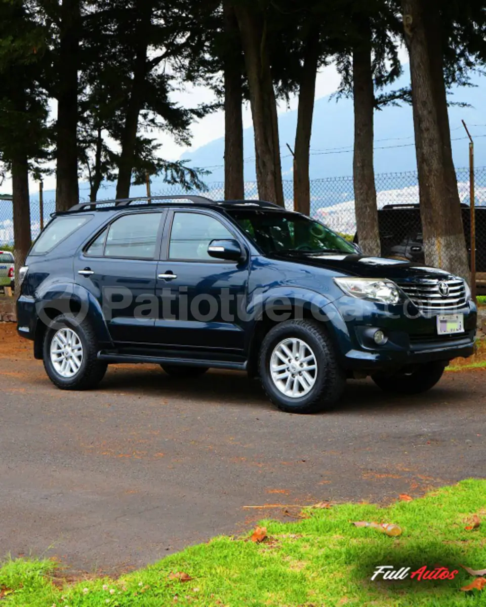 Foto 1 de Toyota Fortuner