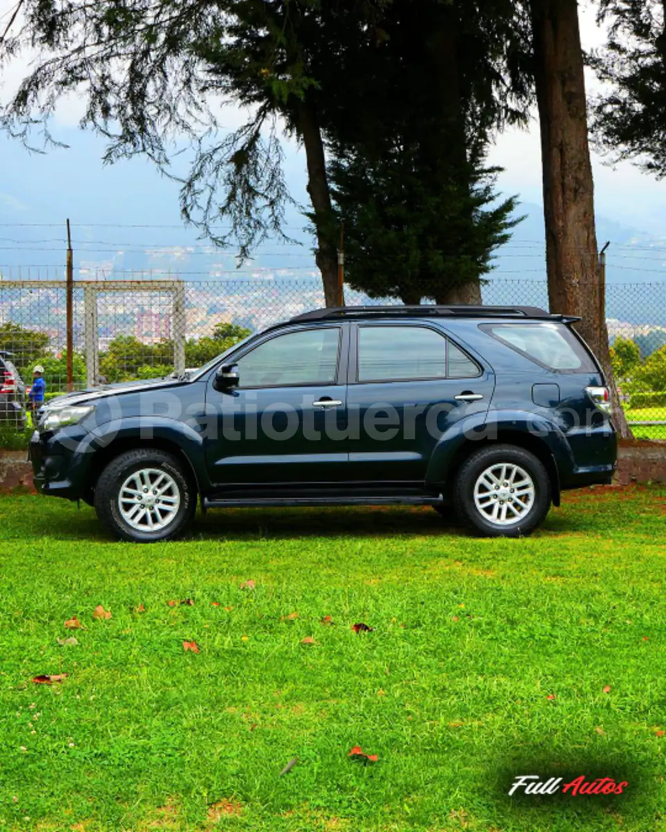 Foto 4 de Toyota Fortuner