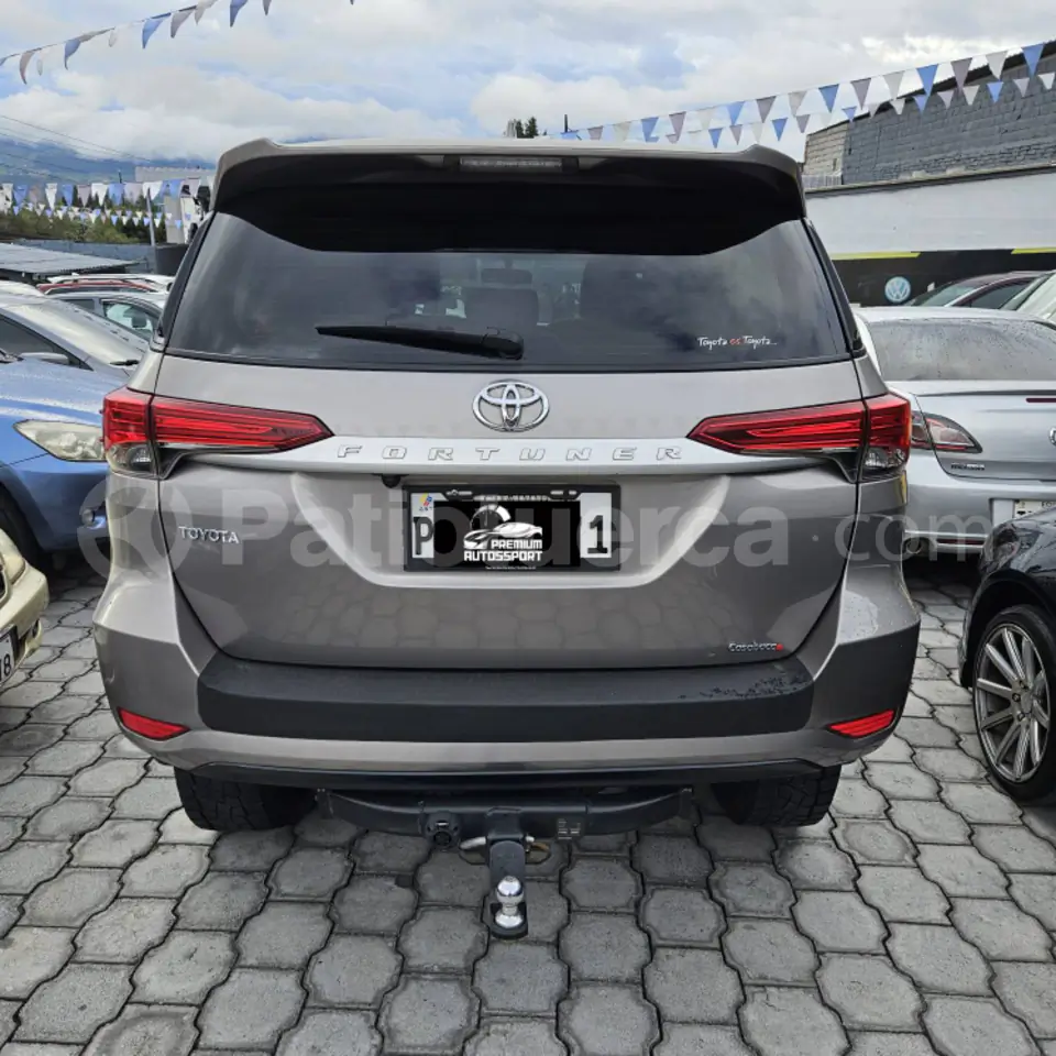 Foto 13 de Toyota New Fortuner