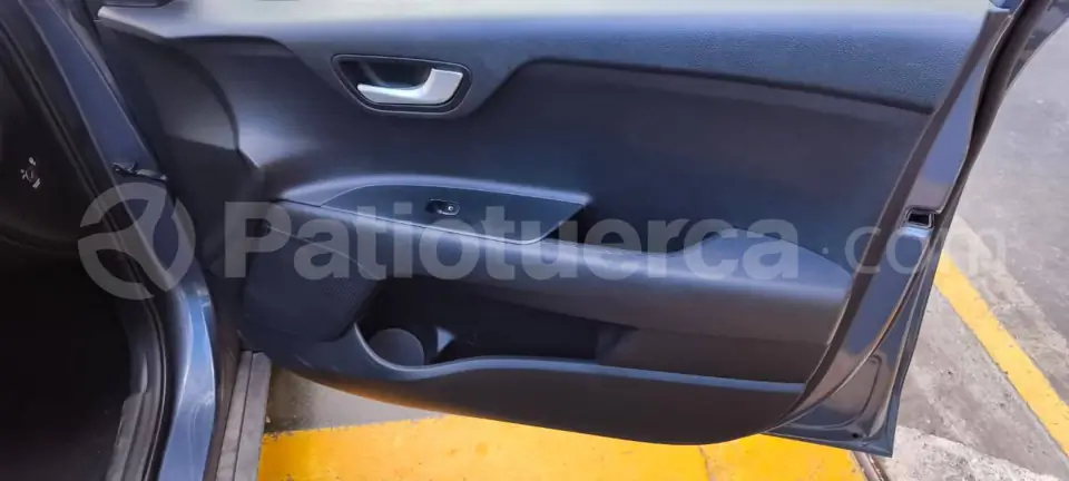 Foto 8 de Kia Stonic LX