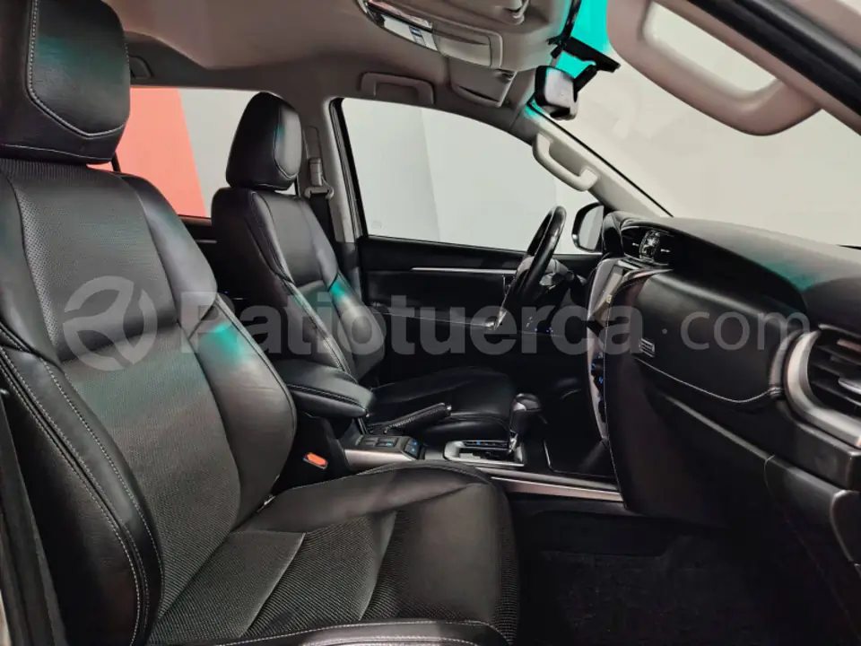 Foto 28 de Toyota New Fortuner