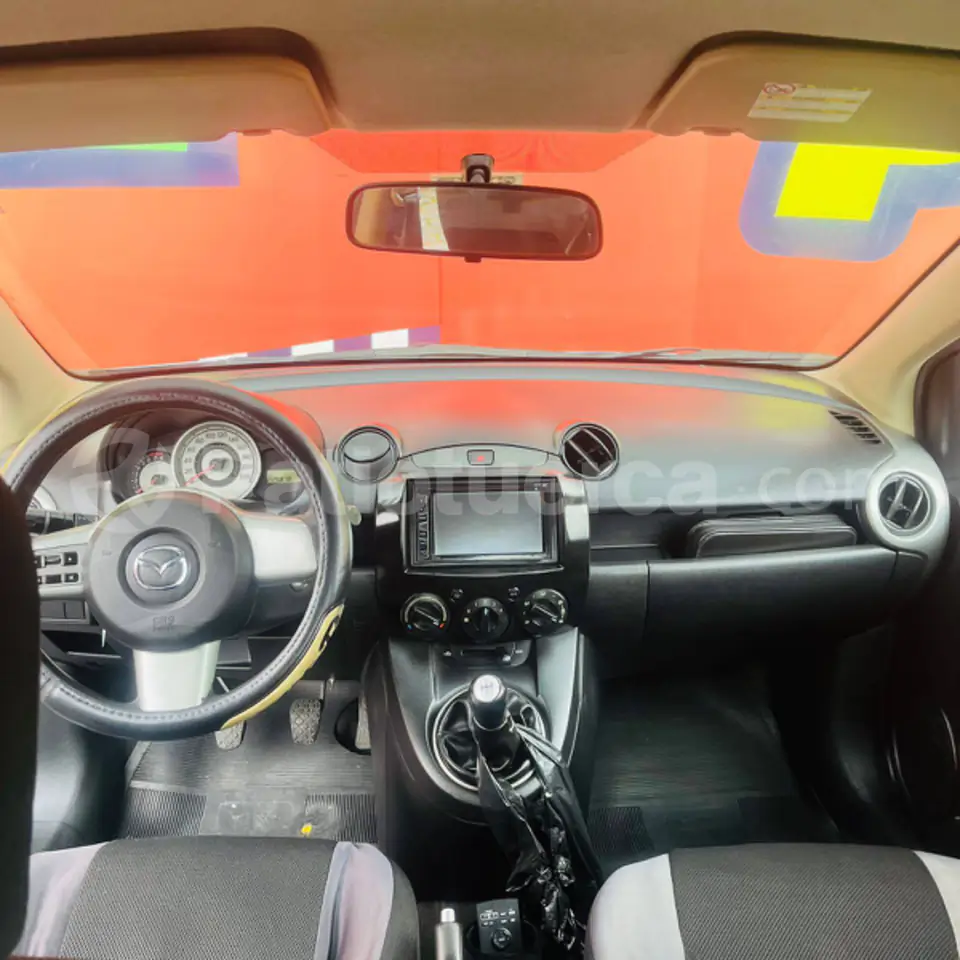 Foto 8 de Mazda 2