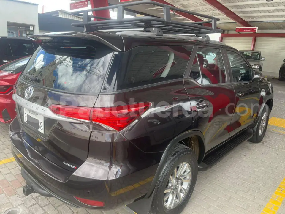 Foto 8 de Toyota Fortuner 2.7