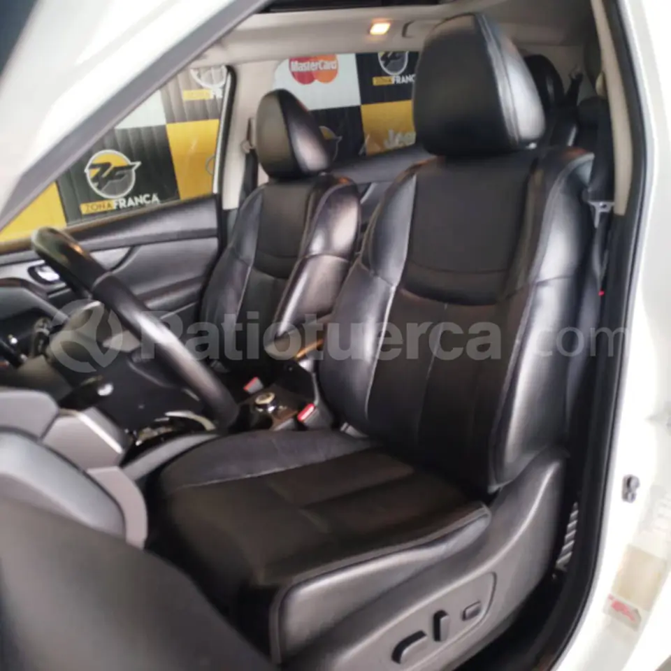 Foto 4 de Nissan XTRAIL EXCLUSIVE
