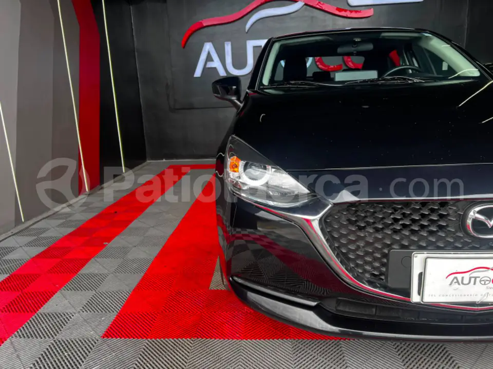Foto 2 de Mazda 2 SDN CORE