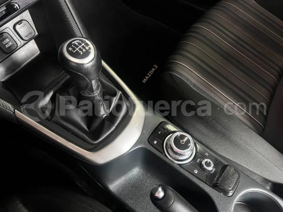 Foto 14 de Mazda 2 SDN CORE