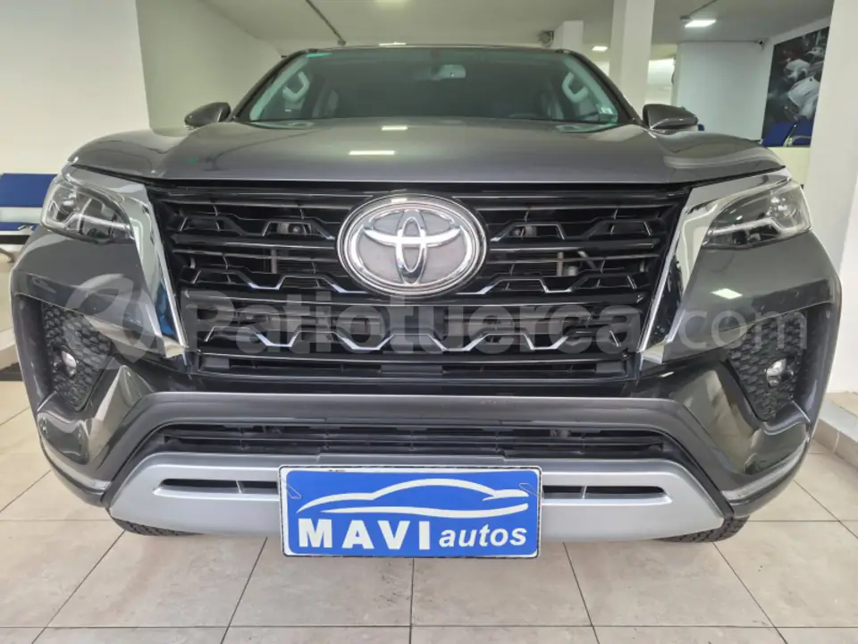Foto 2 de Toyota Fortuner 4.0