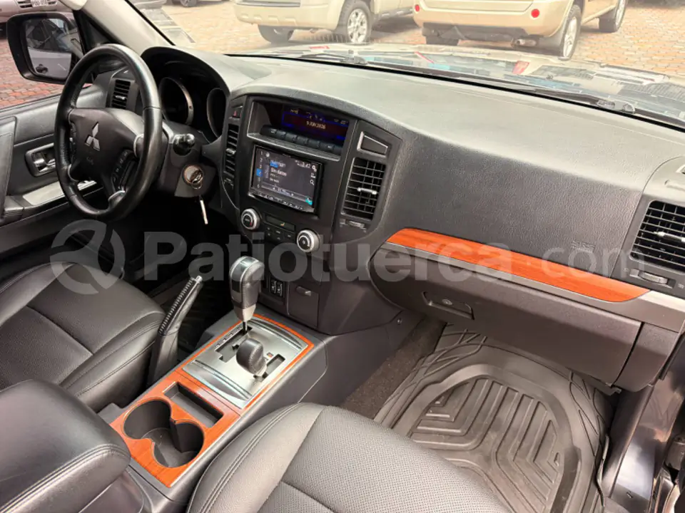 Foto 6 de Mitsubishi Montero Blister
