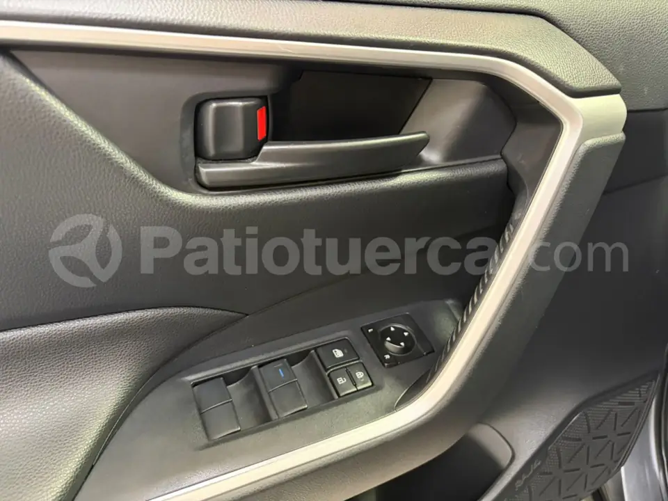 Foto 12 de Toyota RAV4 LS