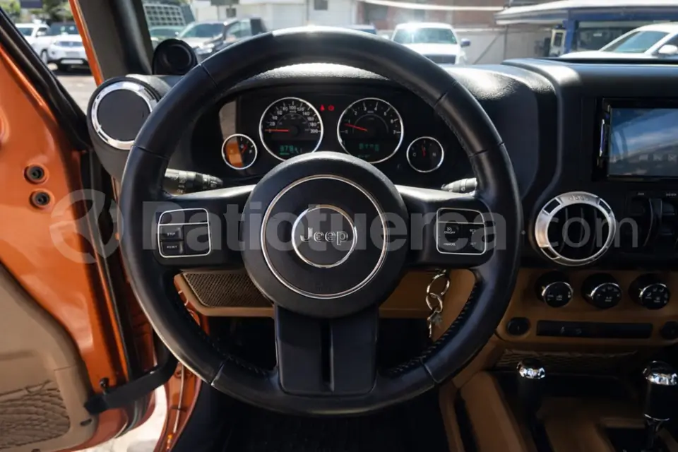 Foto 3 de Jeep SAHARA 4XE